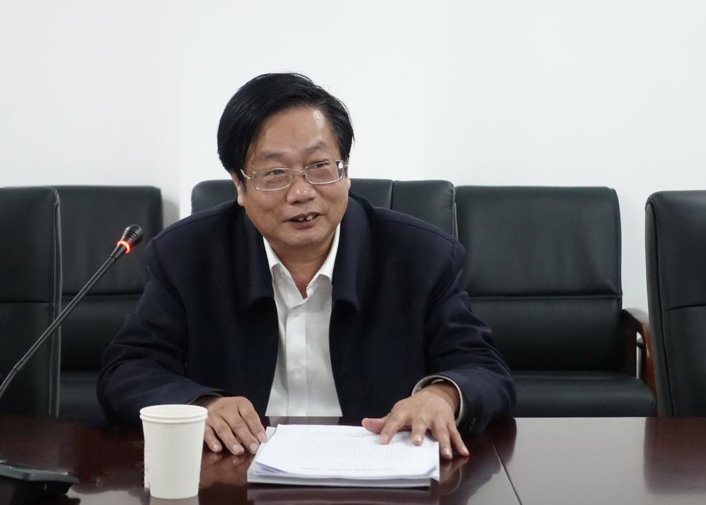 副校长陈世平出席会议并讲话图书馆师德师风集中学习会议现场